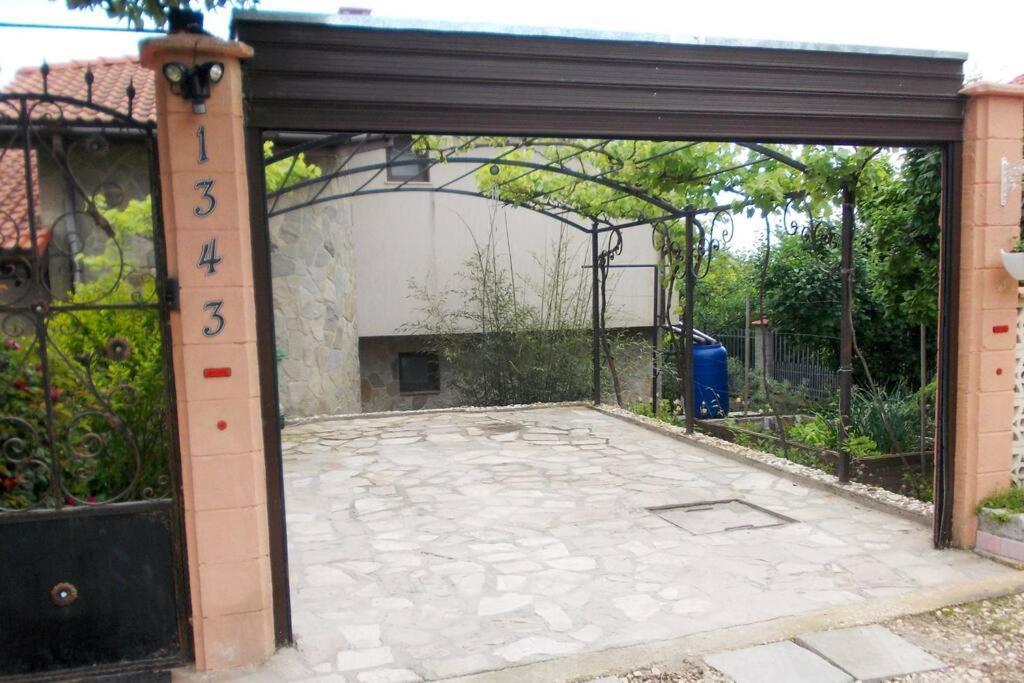 וארנה Sea & Garden Villa מראה חיצוני תמונה