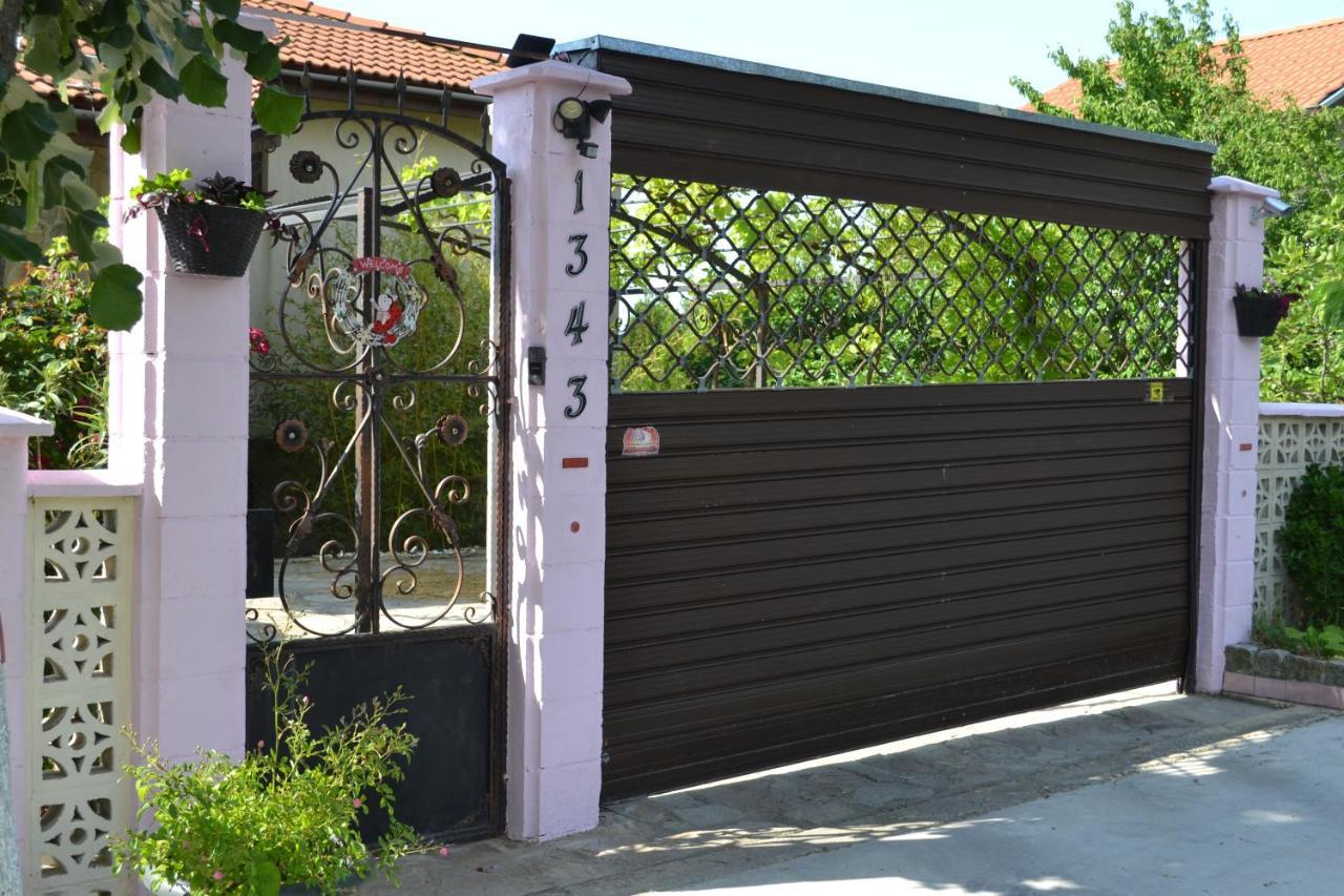 וארנה Sea & Garden Villa מראה חיצוני תמונה